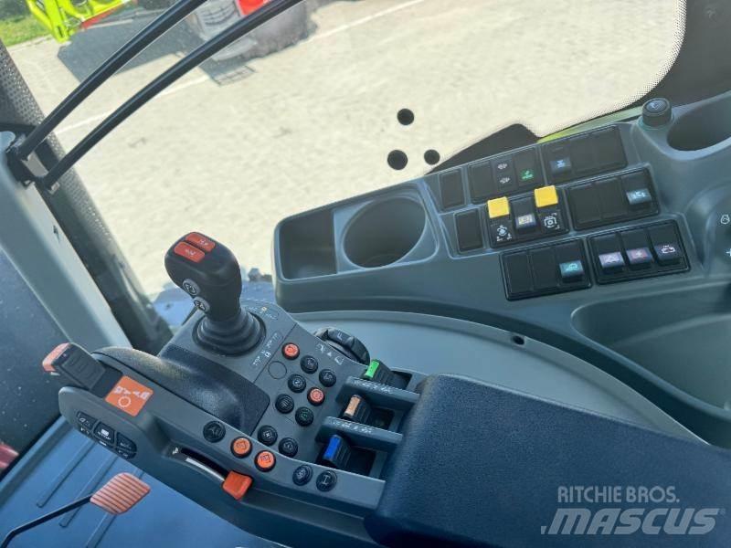 CLAAS AXION 810 الجرارات