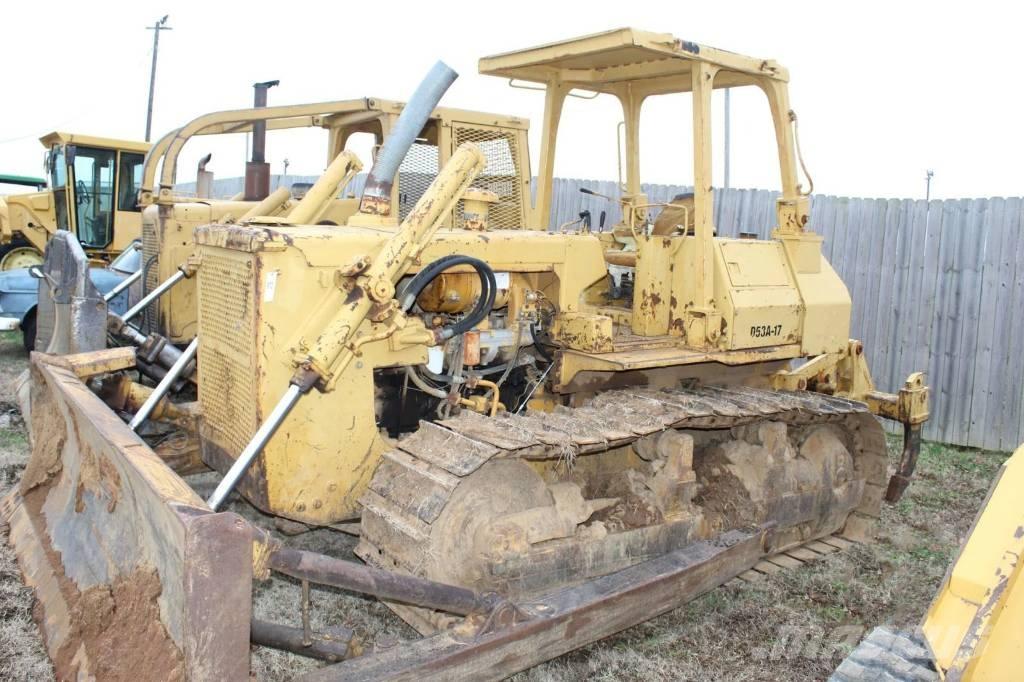Komatsu D 53 A-17 بلدوزرات مجنزرة