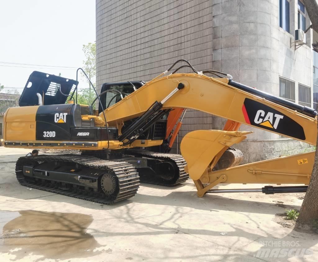 CAT 320 D حفارات زحافة