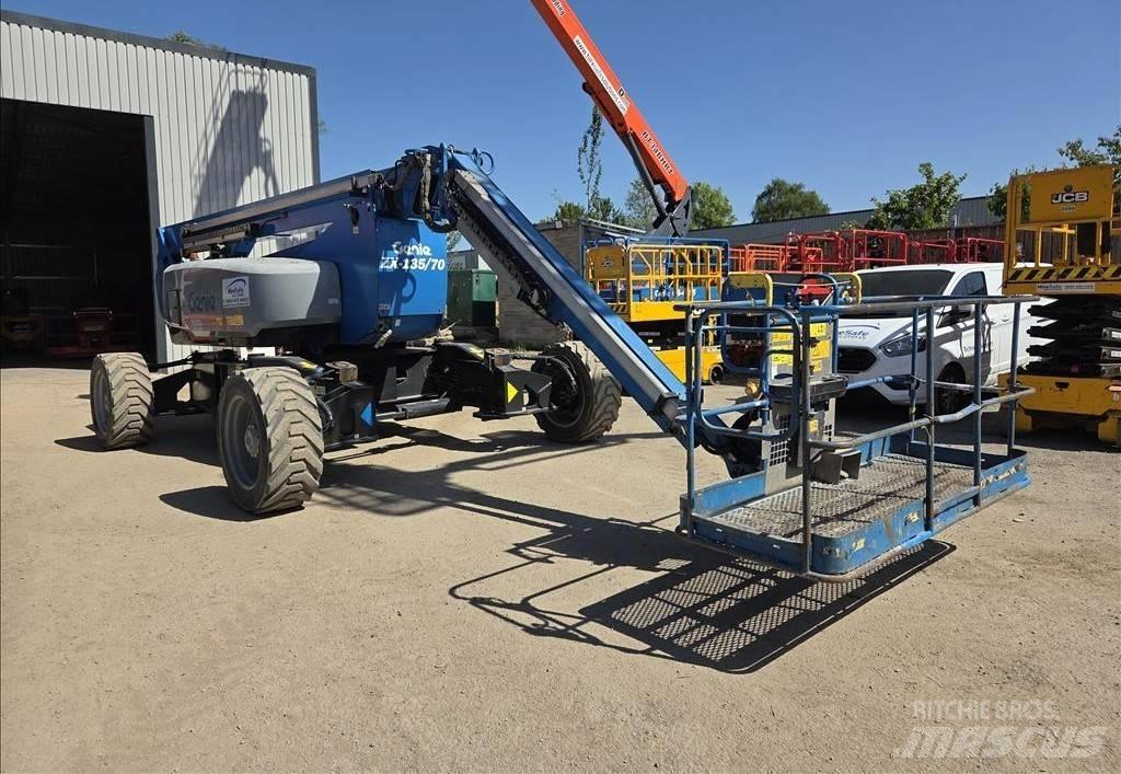 Genie ZX 135/70 رافعات سلة مفصلية