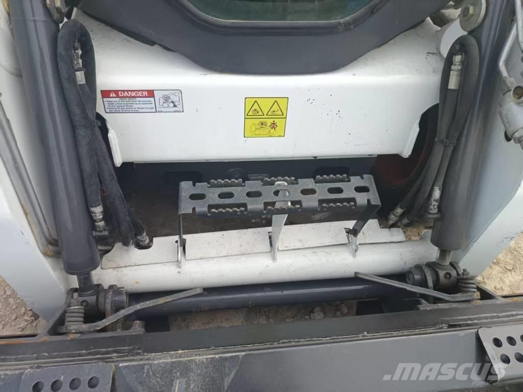 Bobcat S 450 لوادر انزلاقية التوجيه