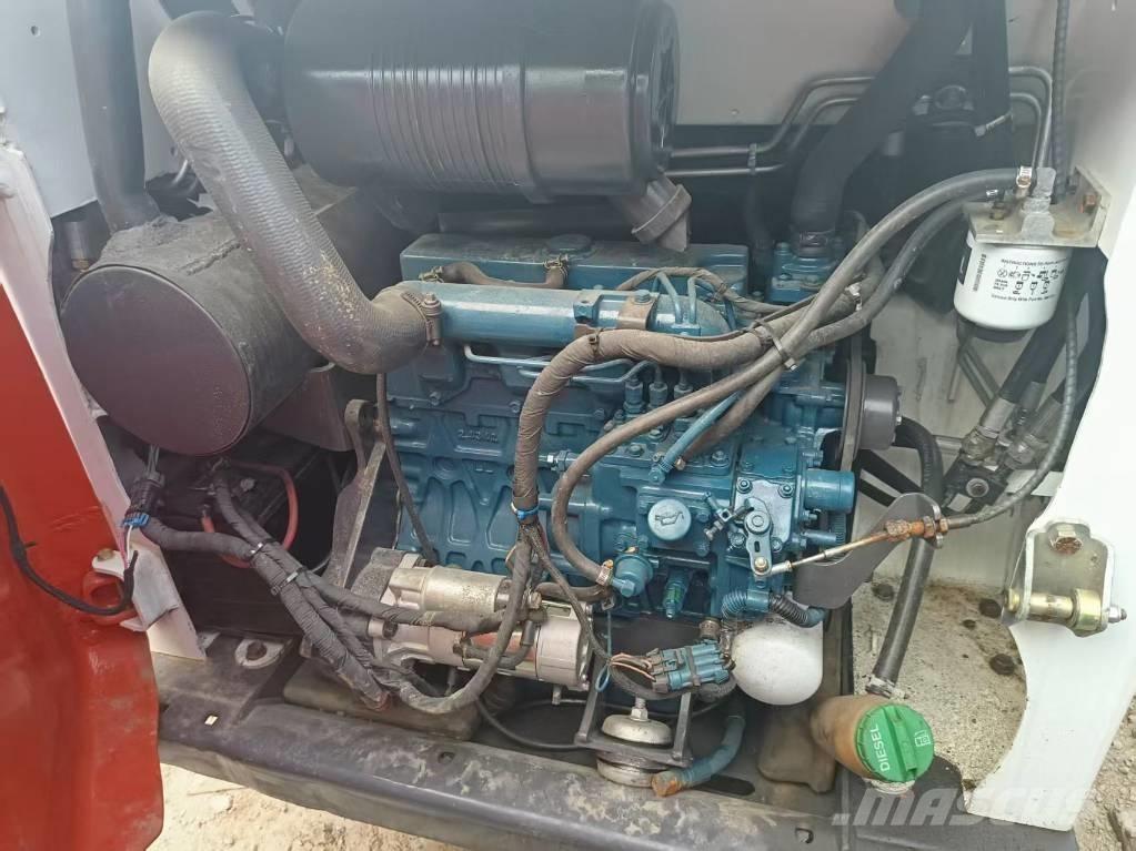 Bobcat S 450 لوادر انزلاقية التوجيه