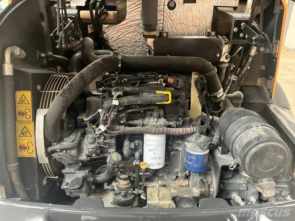CASE 221 F لوادر بعجل