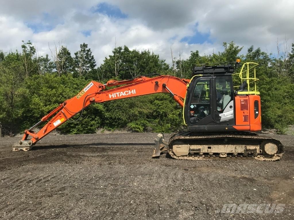 Hitachi ZX 135 US-6 حفارات زحافة