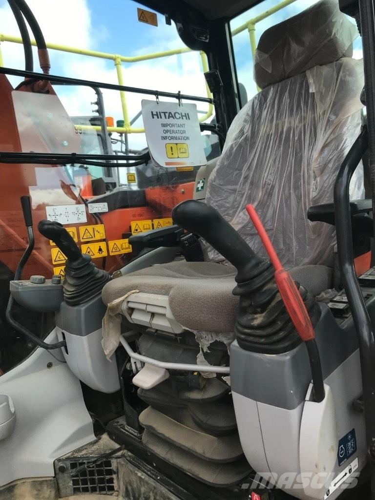 Hitachi ZX 135 US-6 حفارات زحافة
