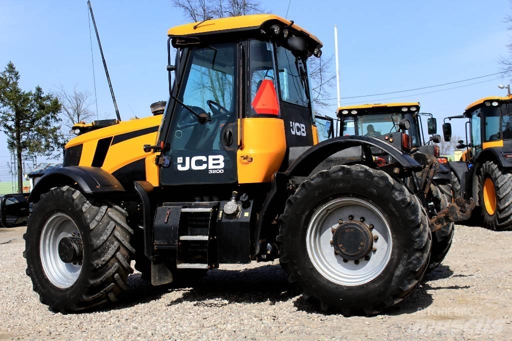 JCB Fastrac 3200 الجرارات