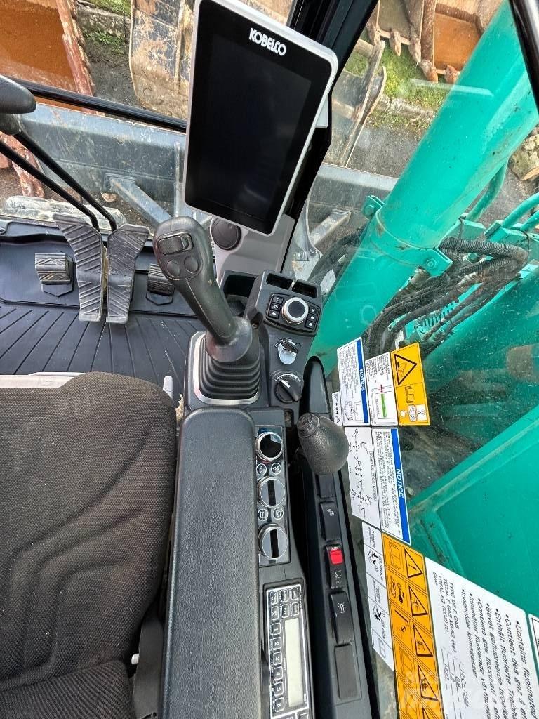 Kobelco SK 140 SR LC حفارات زحافة
