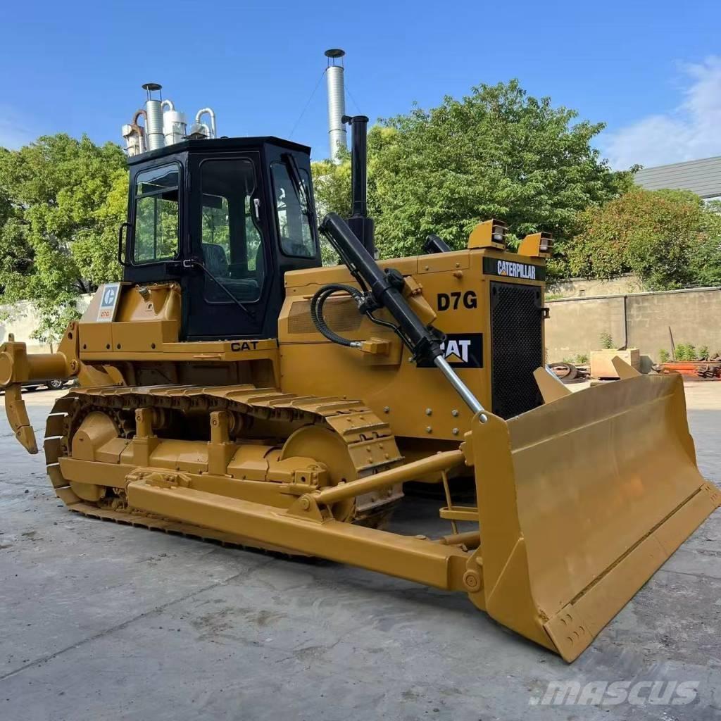 CAT D 7 G بلدوزرات مجنزرة