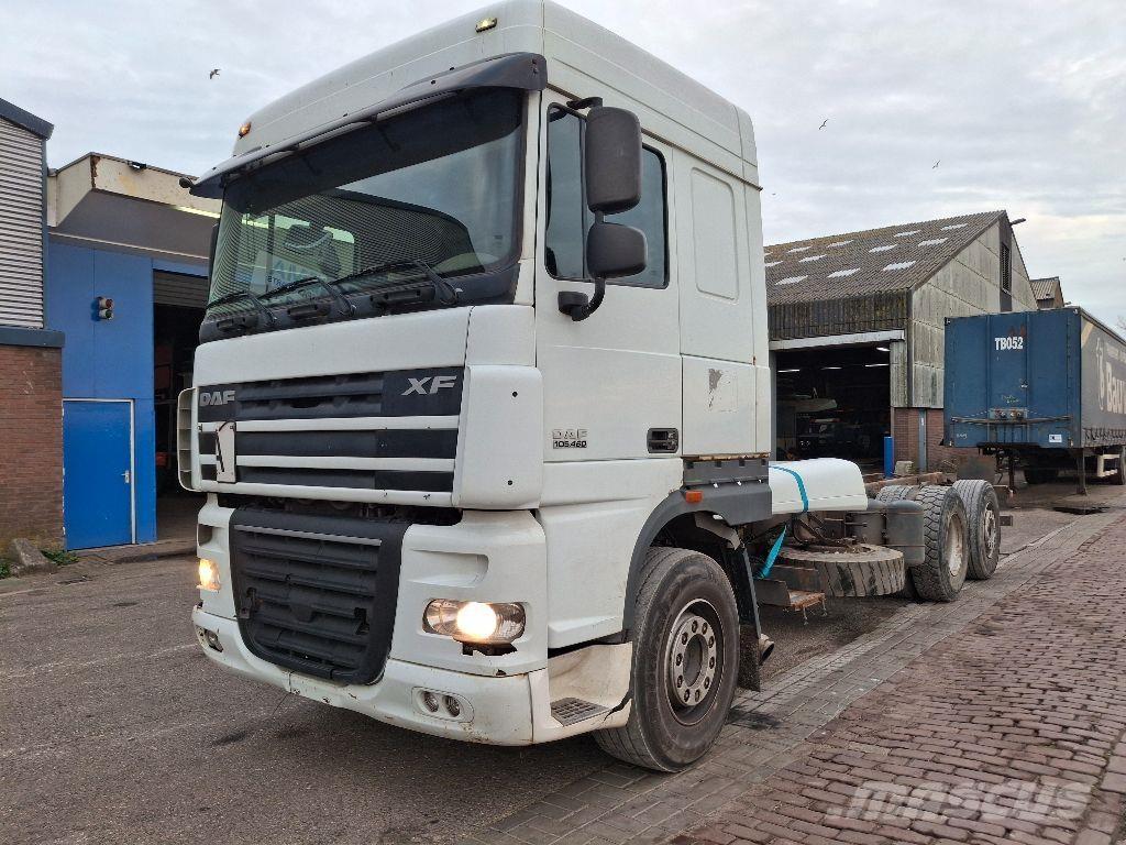 DAF XF 105.460 شاحنات بمقصورة وهيكل