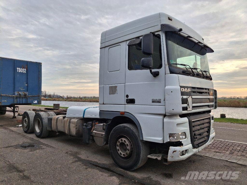 DAF XF 105.460 شاحنات بمقصورة وهيكل