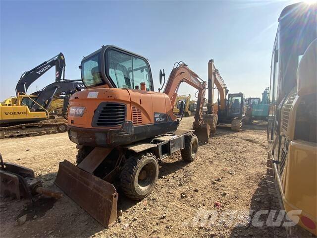 Doosan DX60W حفارات زحافة