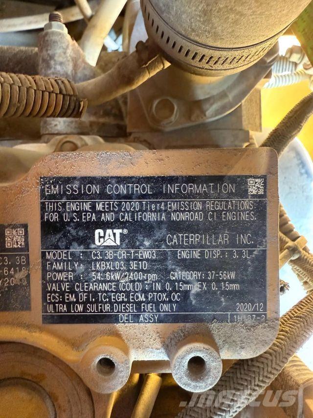 CAT 906M لوادر بعجل