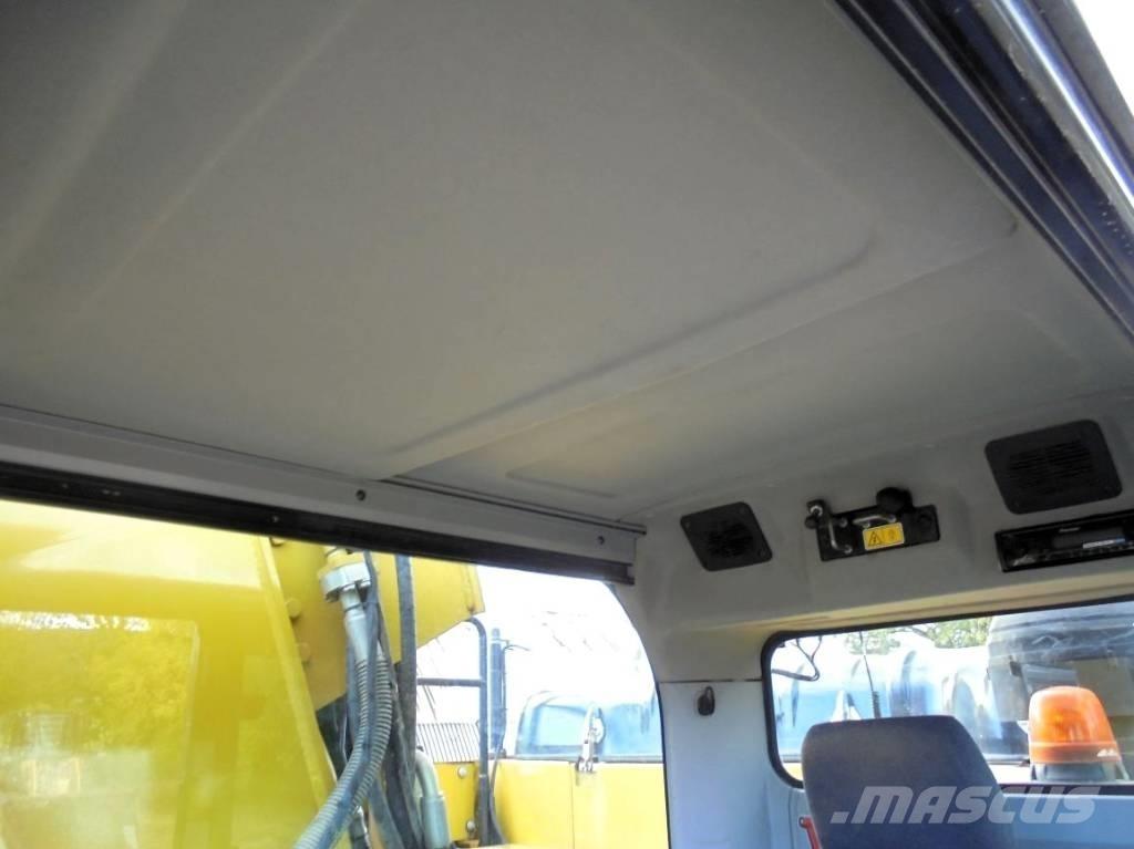 CAT 326 F LN حفارات زحافة
