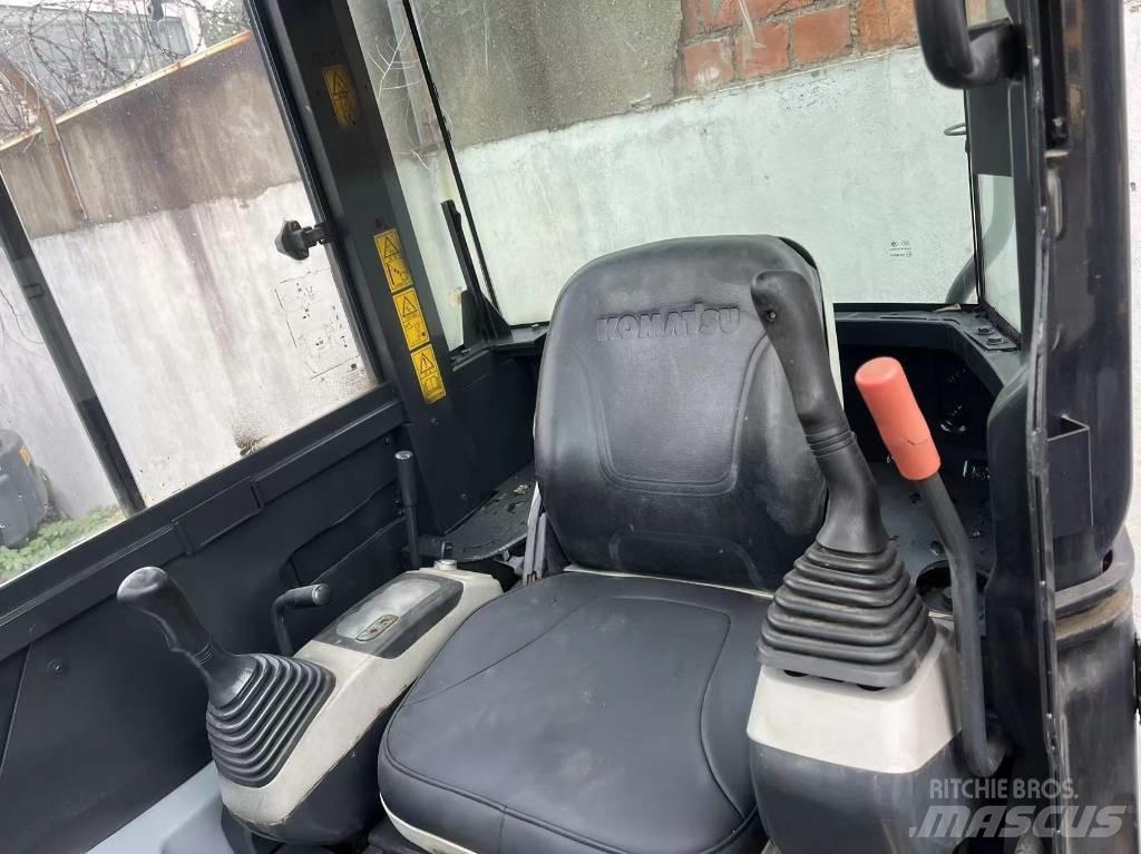 Komatsu PC 40 MR-2 حفارات زحافة