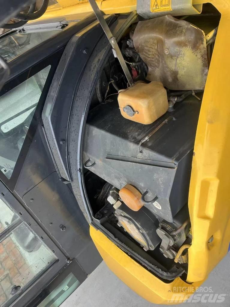 Komatsu PC 40 MR-2 حفارات زحافة