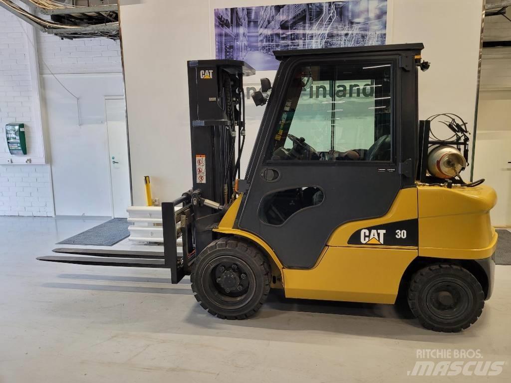 CAT GP 30 N شاحنات LPG