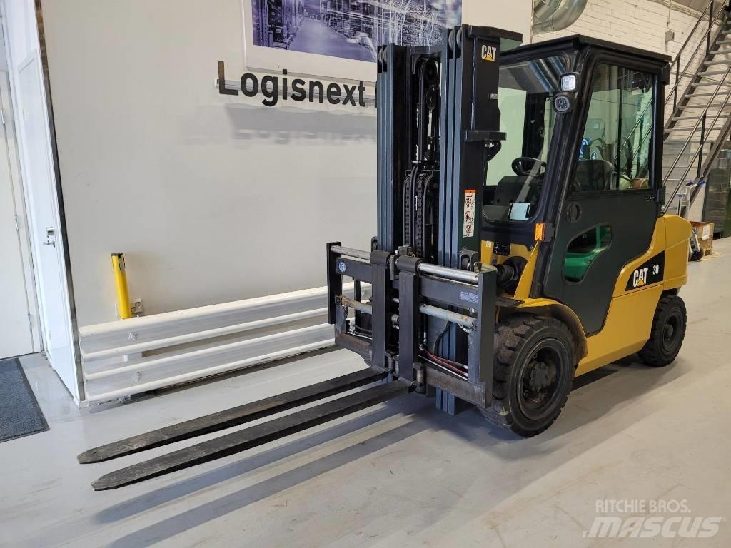 CAT GP 30 N شاحنات LPG