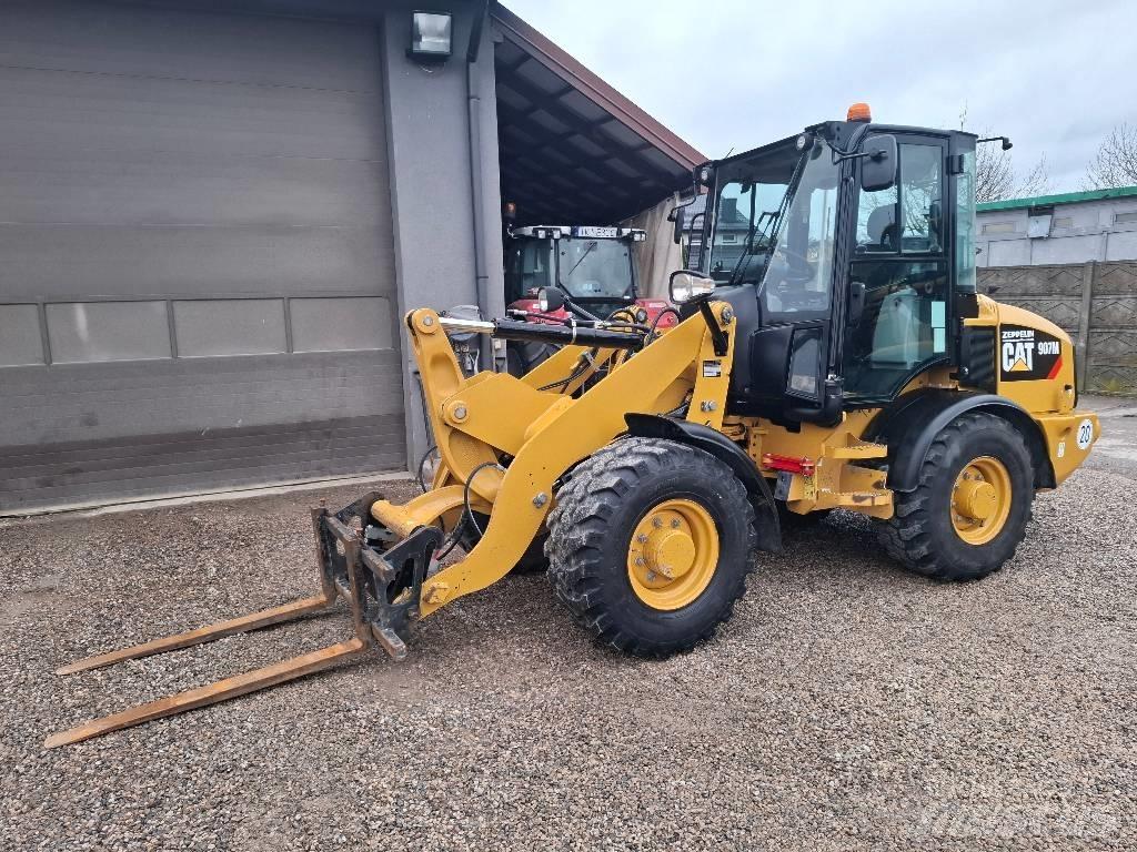 CAT 907 M لوادر بعجل