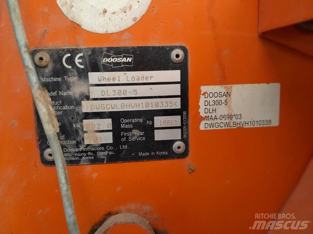 Doosan DL 300 لوادر بعجل