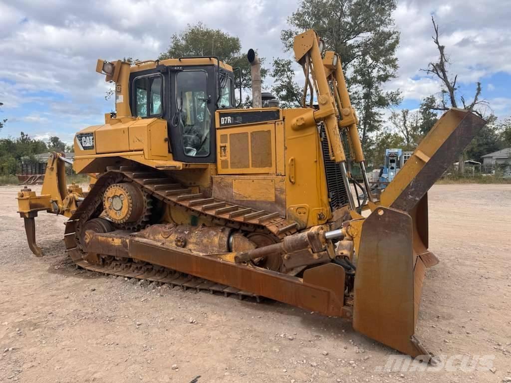 CAT D 7 R XR II بلدوزرات مجنزرة
