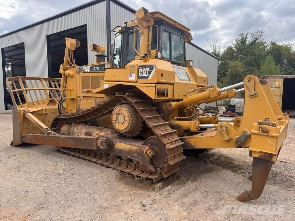 CAT D 7 R XR II بلدوزرات مجنزرة