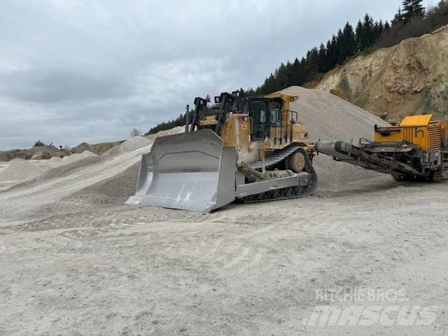CAT D 9 T بلدوزرات مجنزرة