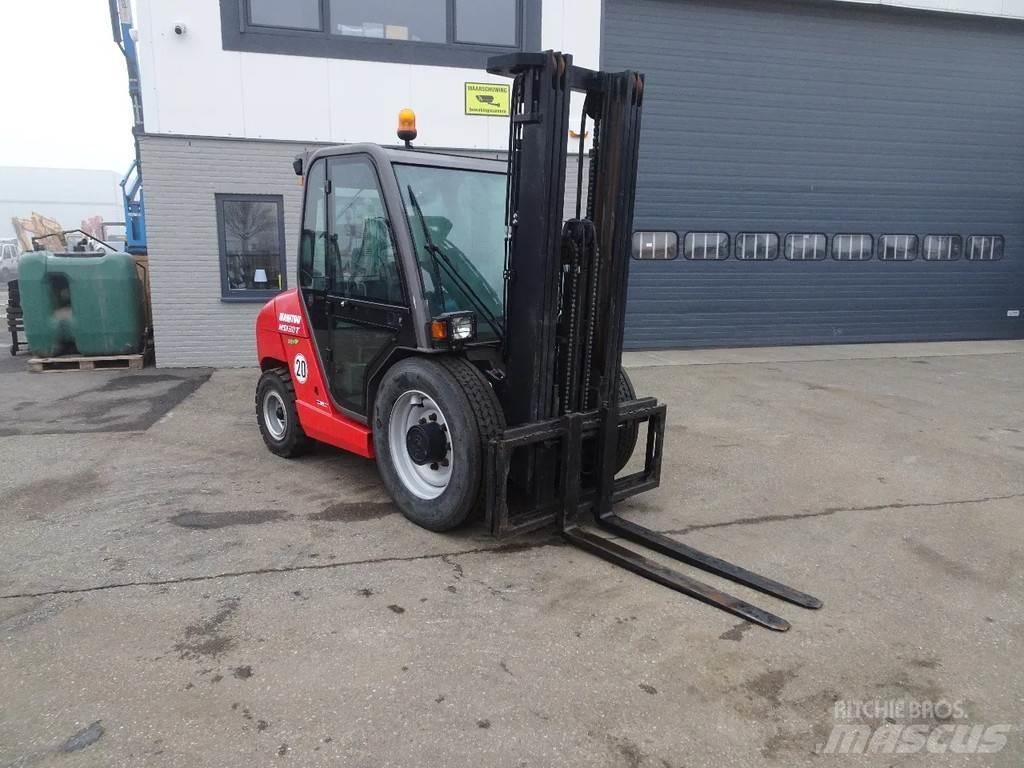 Manitou MSI MSI30T شاحنات الطرق الوعرة