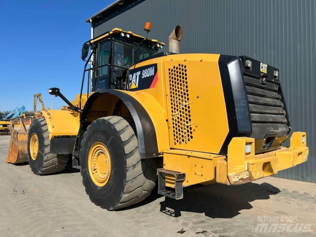 CAT 980M لوادر بعجل