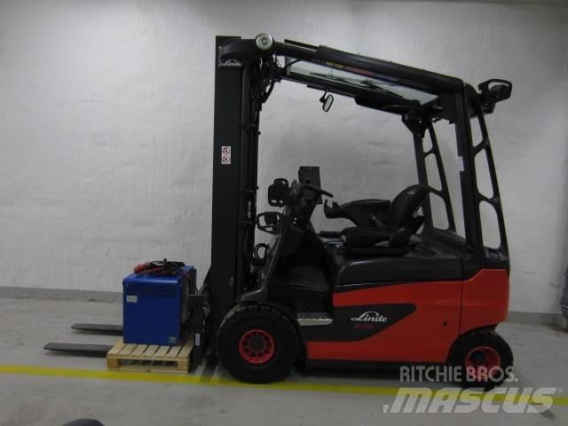 Linde E25R شاحنات ذات رافعات شوكية تعمل بالكهرباء