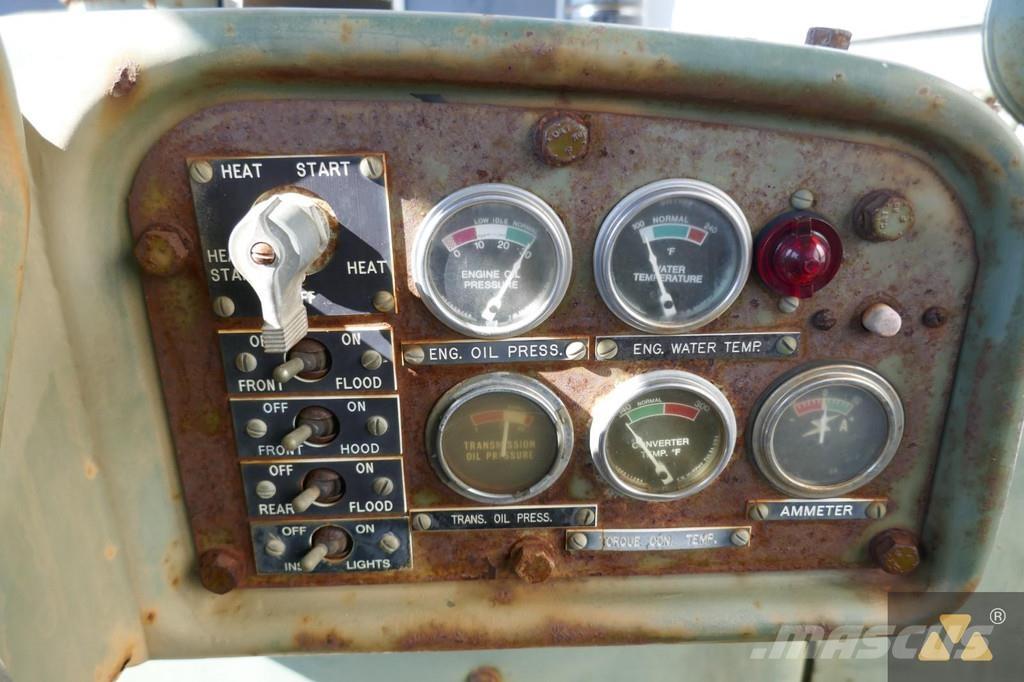 CAT D7F Ex-army بلدوزرات مجنزرة