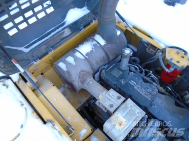 Komatsu PC 200 LC-8 حفارات زحافة