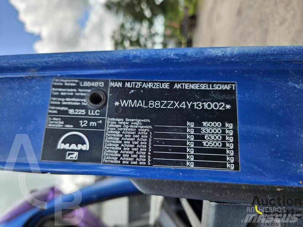 MAN 18.225 شاحنات بمقصورة وهيكل
