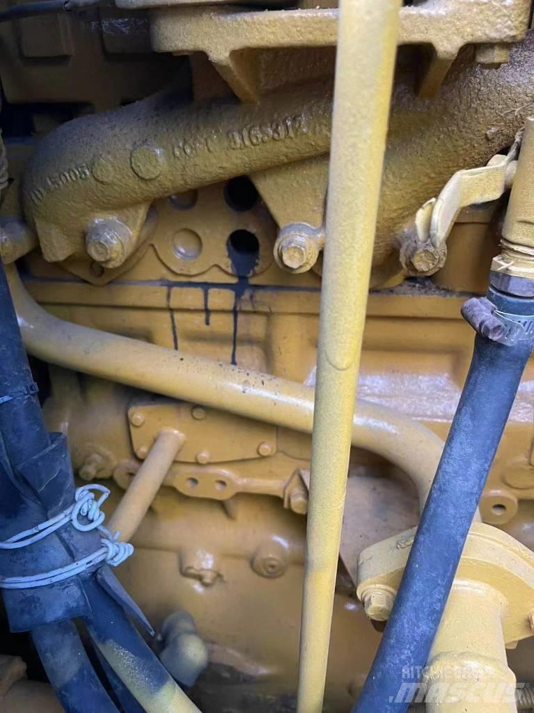 CAT D5N بلدوزرات مجنزرة
