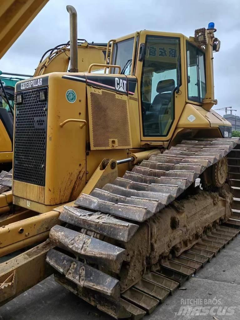 CAT D5N بلدوزرات مجنزرة