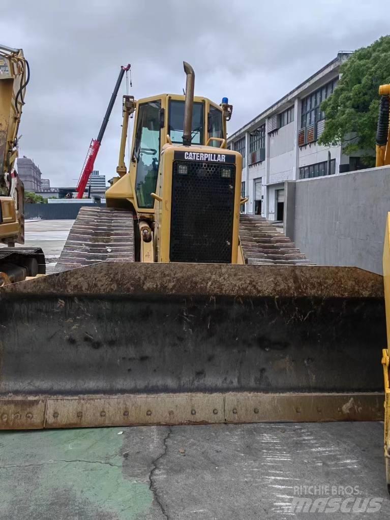 CAT D5N بلدوزرات مجنزرة