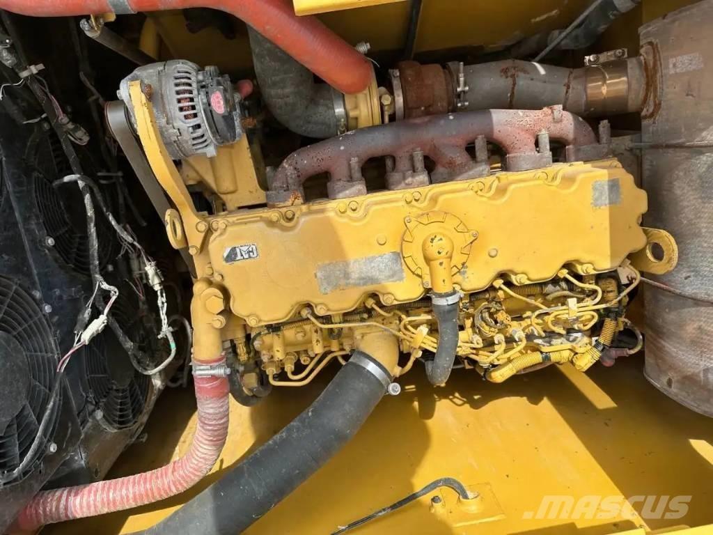 CAT 330GC حفارات زحافة