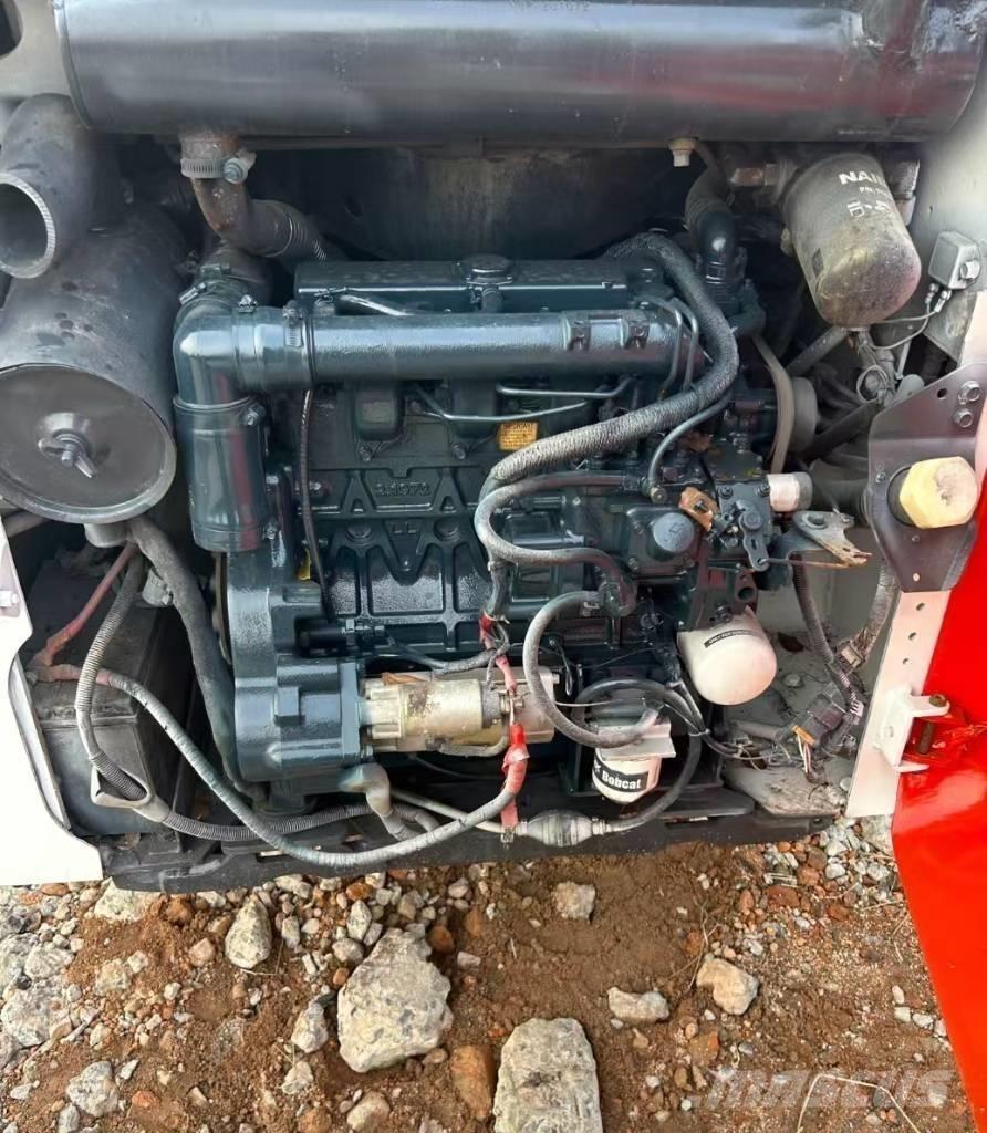 Bobcat S 130 لوادر انزلاقية التوجيه