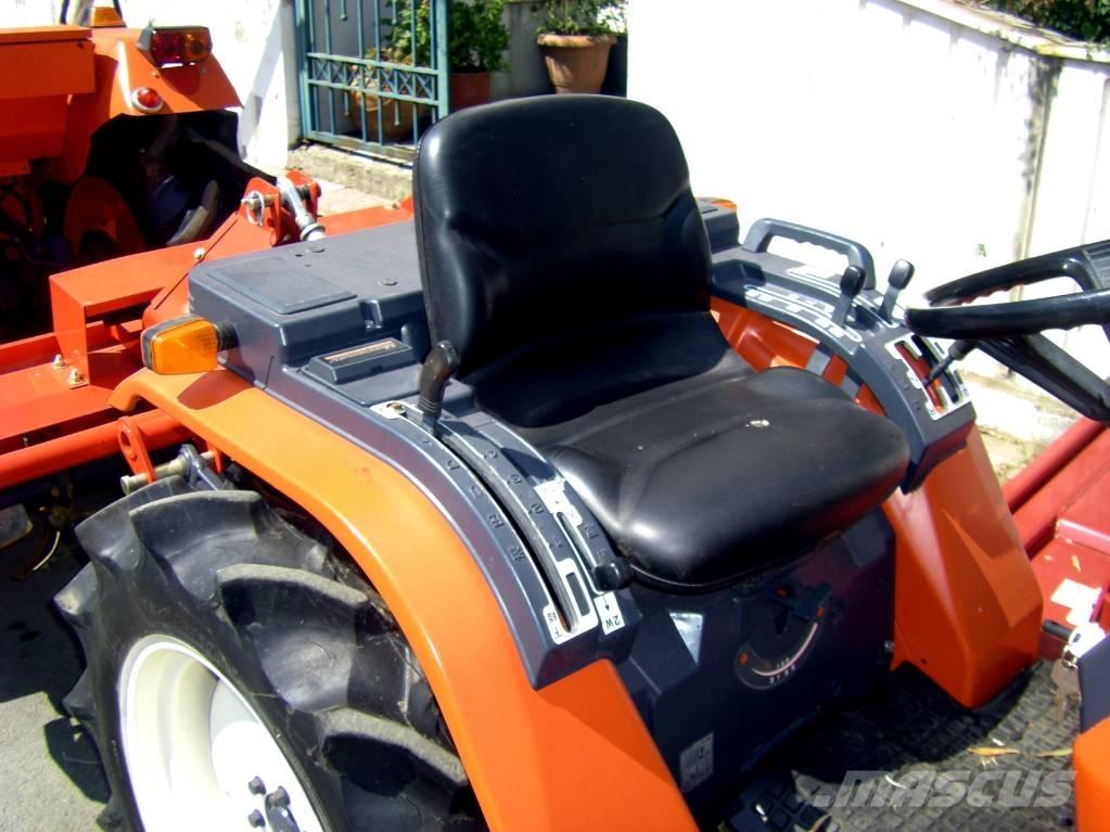 Kubota ASTE A-17 4wd الجرارات