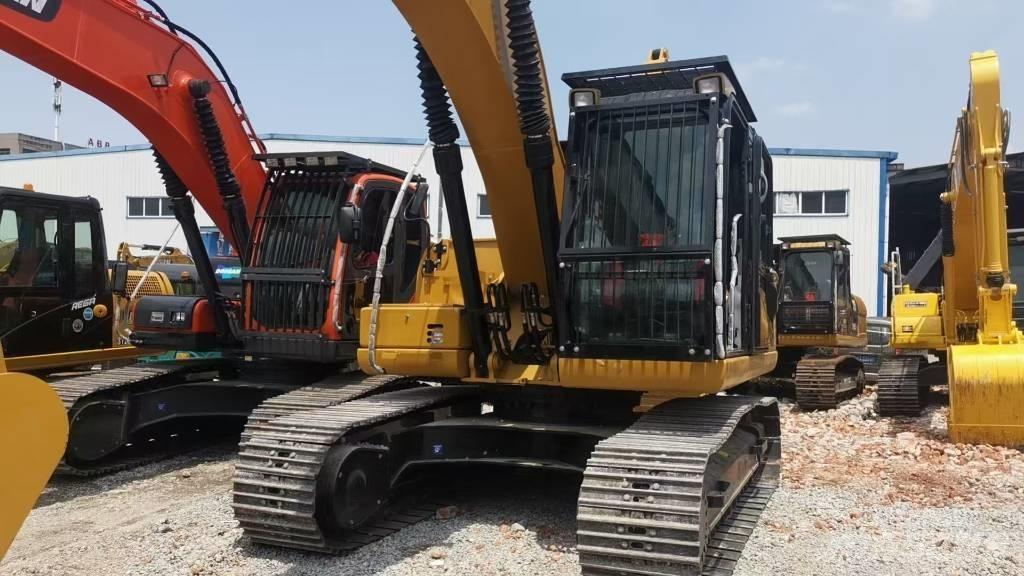 CAT 320 حفارات زحافة