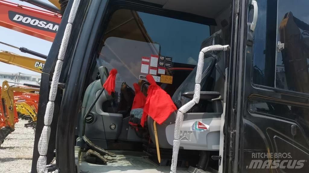 CAT 320 حفارات زحافة