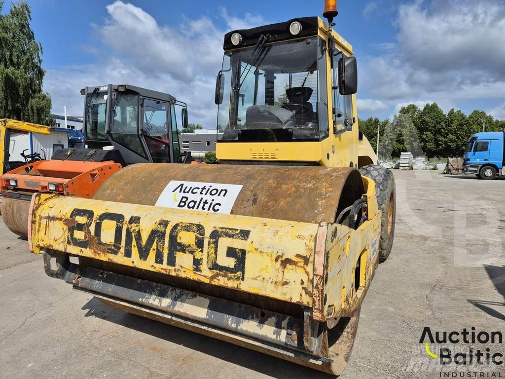 Bomag BW 211 D-4 مداحل أحادية الأسطوانة