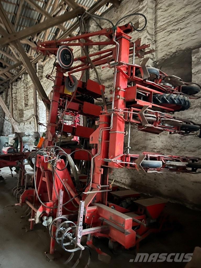 Becker 12 R ماكينات البذر الدقيق