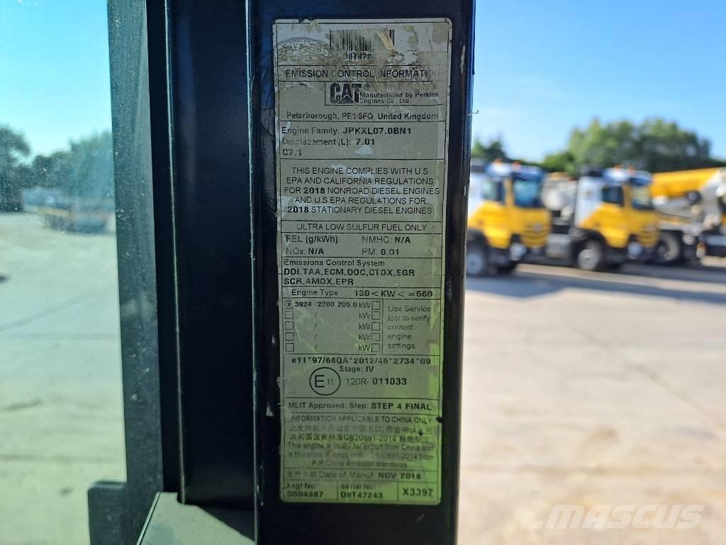 CAT 330 NG حفارات زحافة