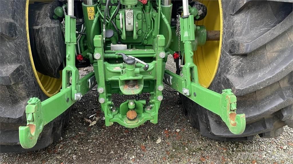 John Deere 6R215 الجرارات