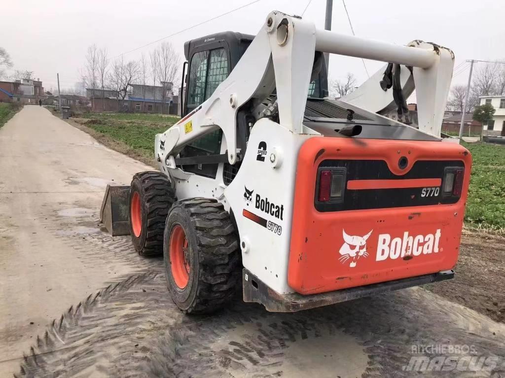 Bobcat S 770 لوادر انزلاقية التوجيه