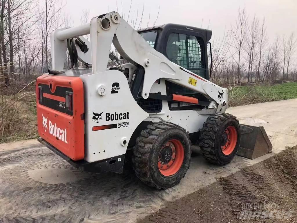 Bobcat S 770 لوادر انزلاقية التوجيه