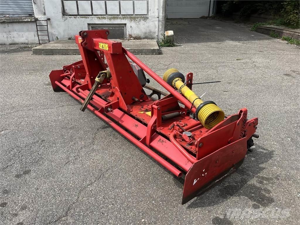 Lely 300-22 الكاسحات وقلابات التربة ذات المحركات