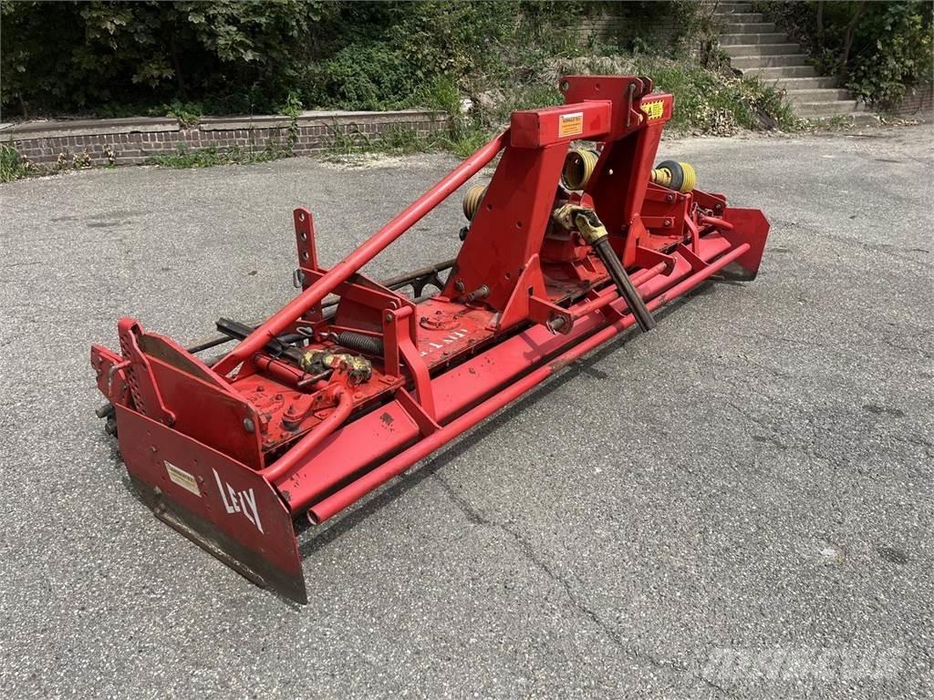 Lely 300-22 الكاسحات وقلابات التربة ذات المحركات