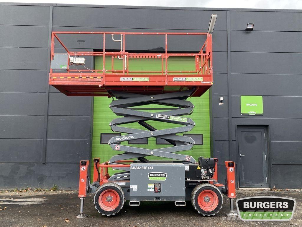 SkyJack SJ6832 RTE رافعات مقصية الشكل