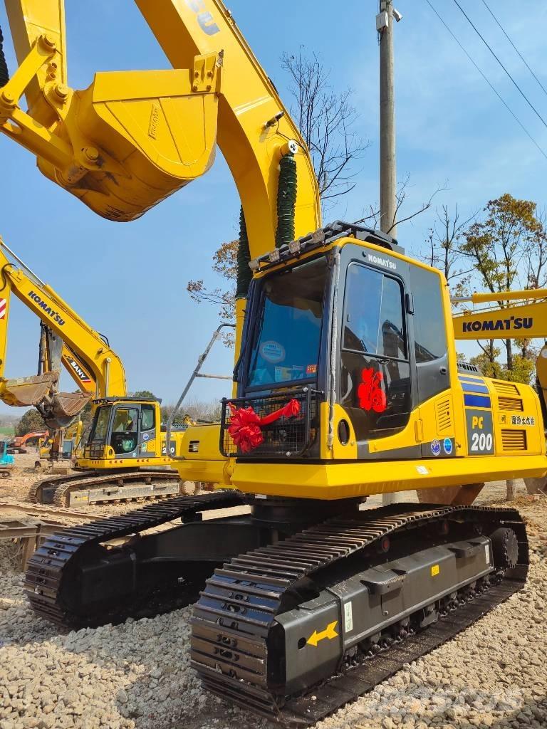 Komatsu PC 200 حفارات زحافة